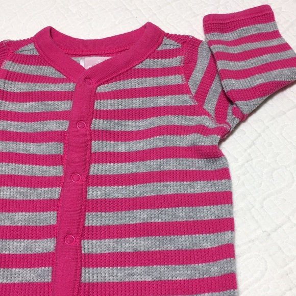 0-3m (5/$20) Thermal Knit Romper by Old Navy - Picture 5 of 14
